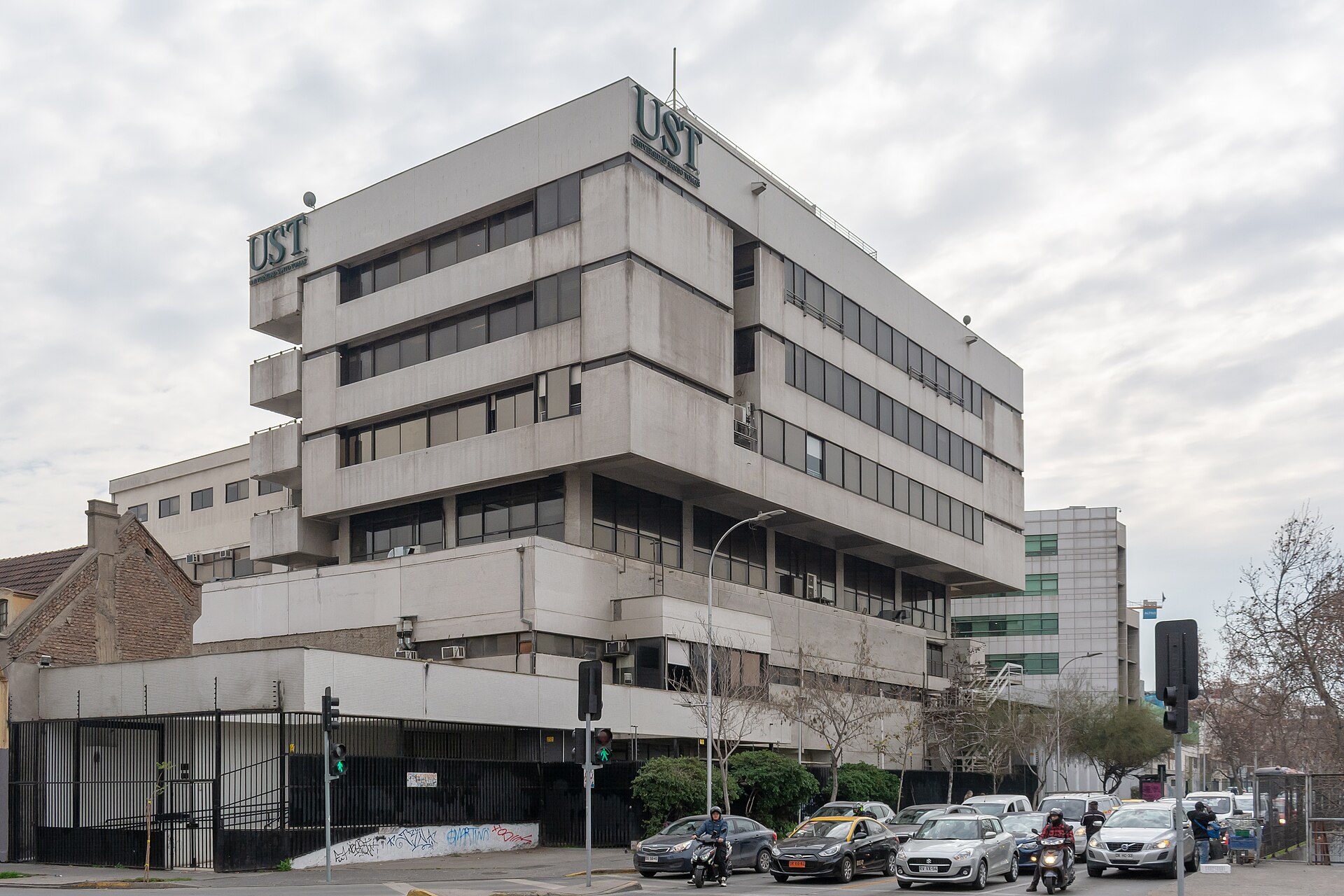 Universidad Santo Tomás