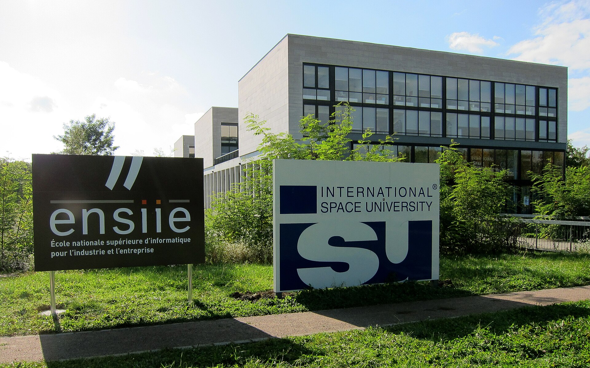 École Nationale Supérieure d'Informatique pour l'Industrie et l'Entreprise