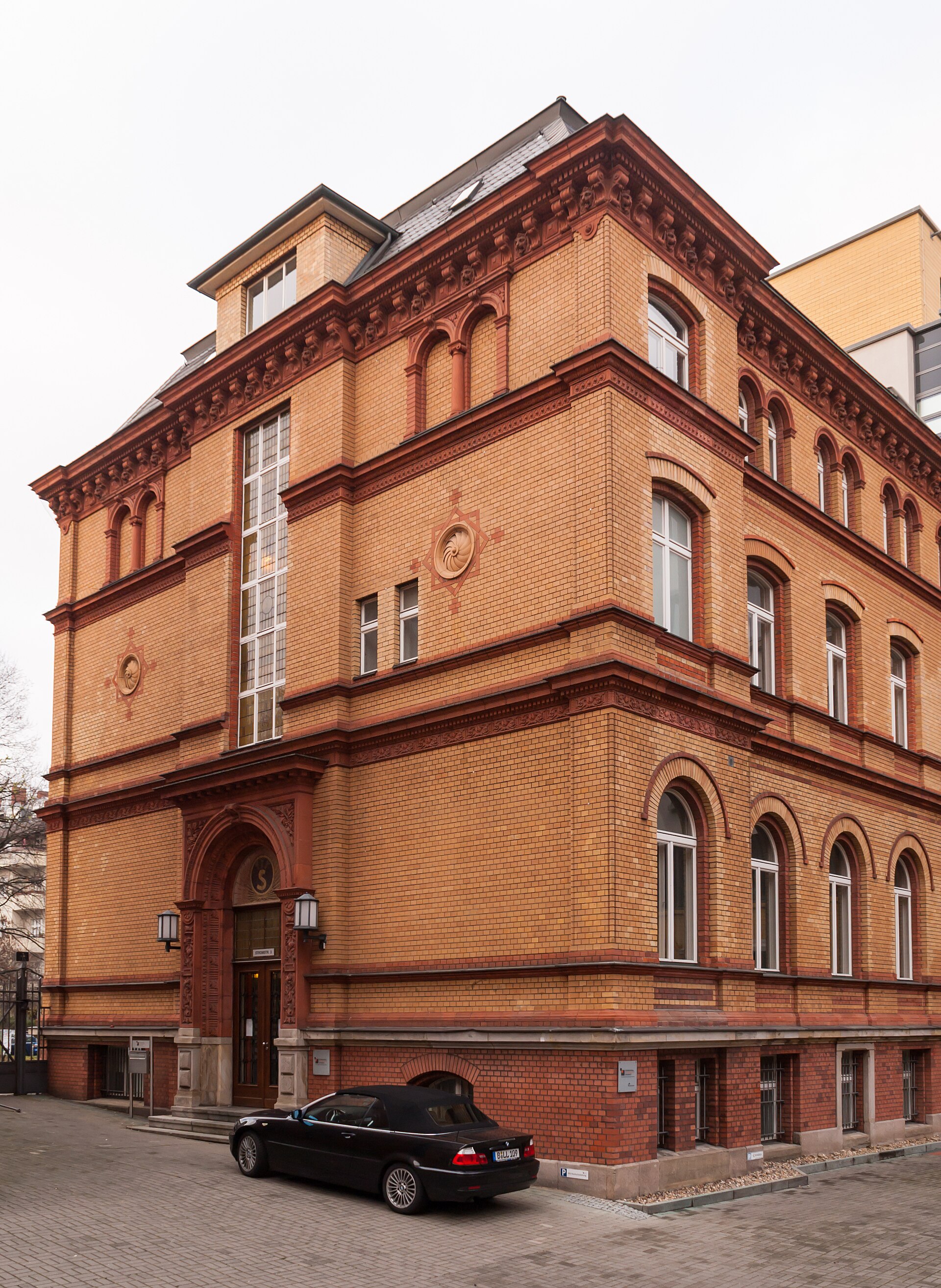 International Psychoanalytic University