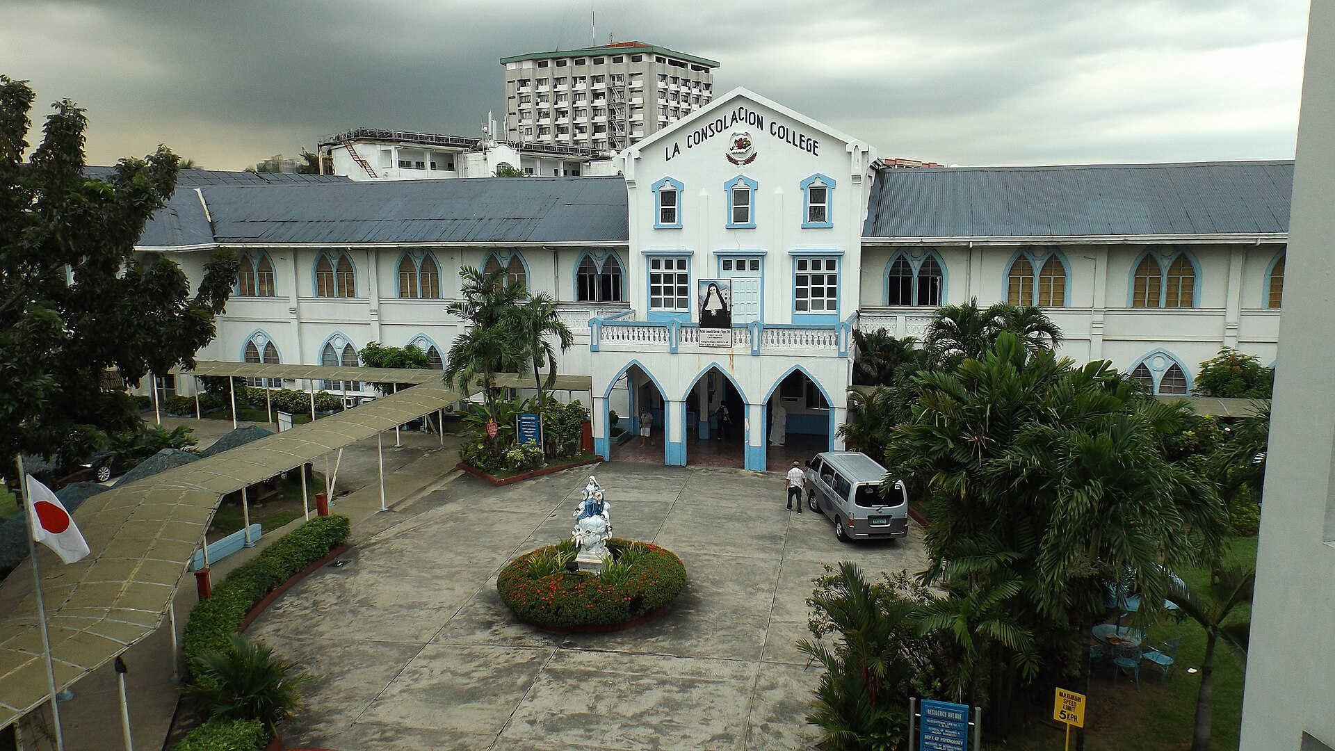 La Consolacion College Manila