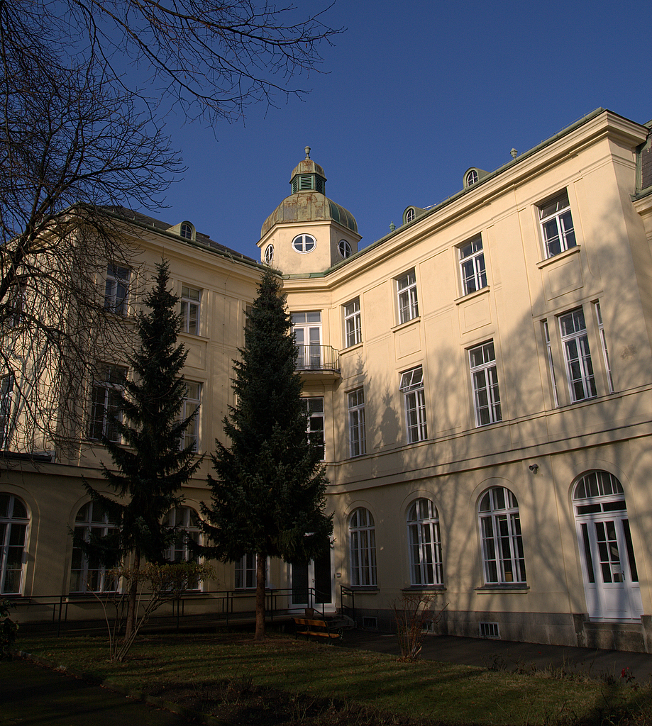 Lauder Business School