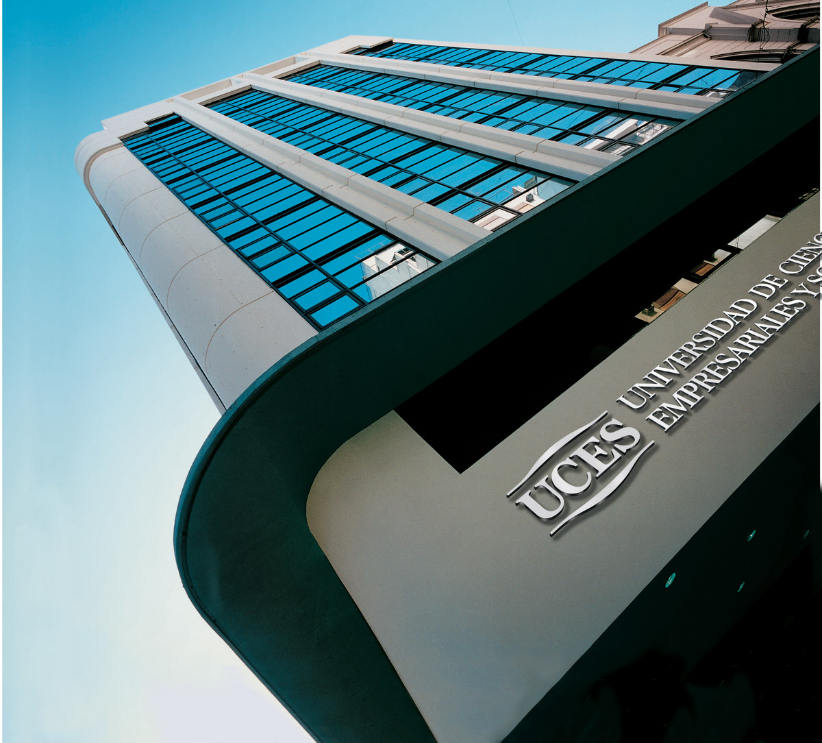 Universidad de Ciencias Empresariales y Sociales